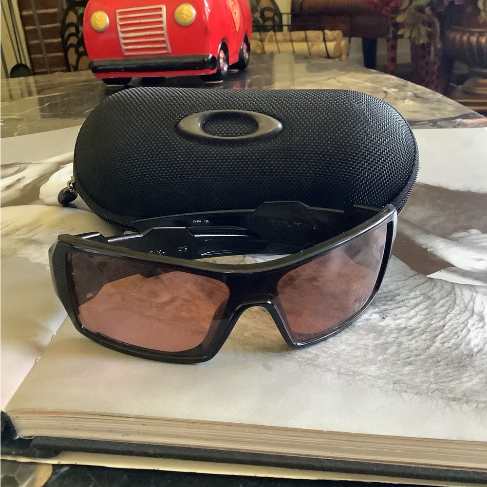 Authentic Oakley oil rig silver ghost polished black sunglasses